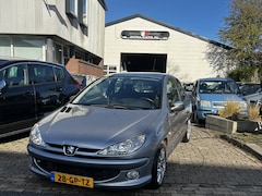 Peugeot 206 - 1.6-16V XS Keurig nette en goed rijdende auto met een nieuwe Apk keuring 20-11-2026