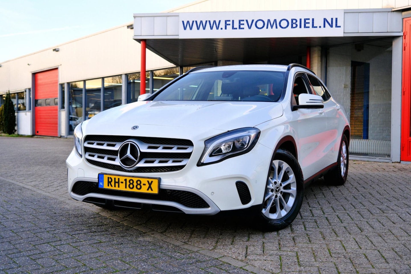 Mercedes-Benz GLA-Klasse - 180 Business Solution Aut. Navi|Half Leder|Cam|Clima|LMV - AutoWereld.nl