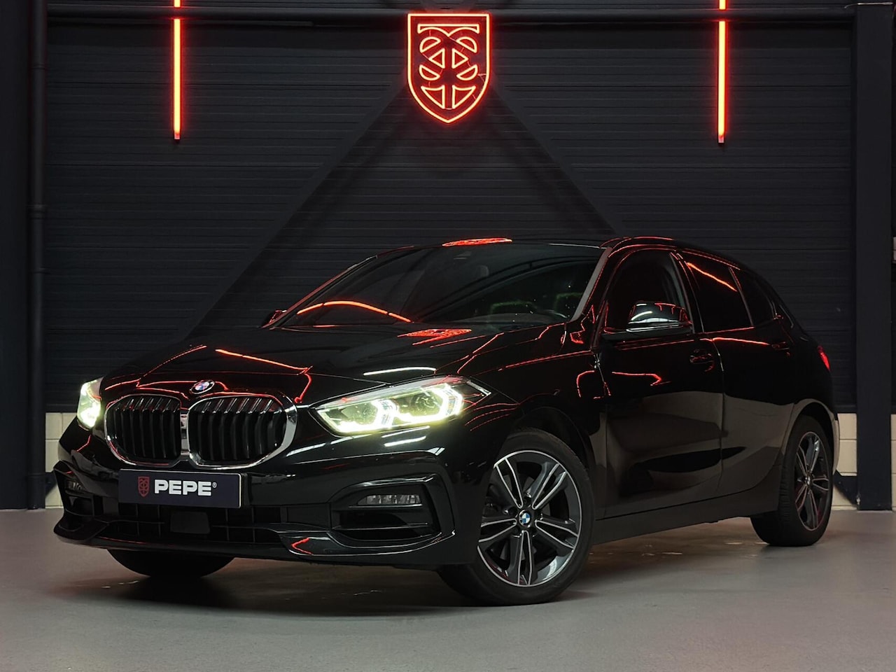 BMW 1-serie - 118i Executive Edition Sportline AUT.|LED|PDC|17" - AutoWereld.nl