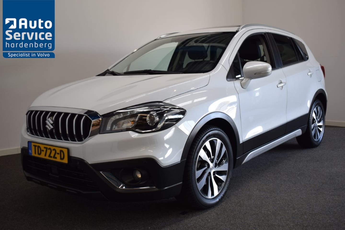 Suzuki SX4 S-Cross - 1.4 140pk AUT Boosterjet High Executive Adapt Cruise/ Camera/ Leer/ Stoelverw./ Pano/ PDC - AutoWereld.nl