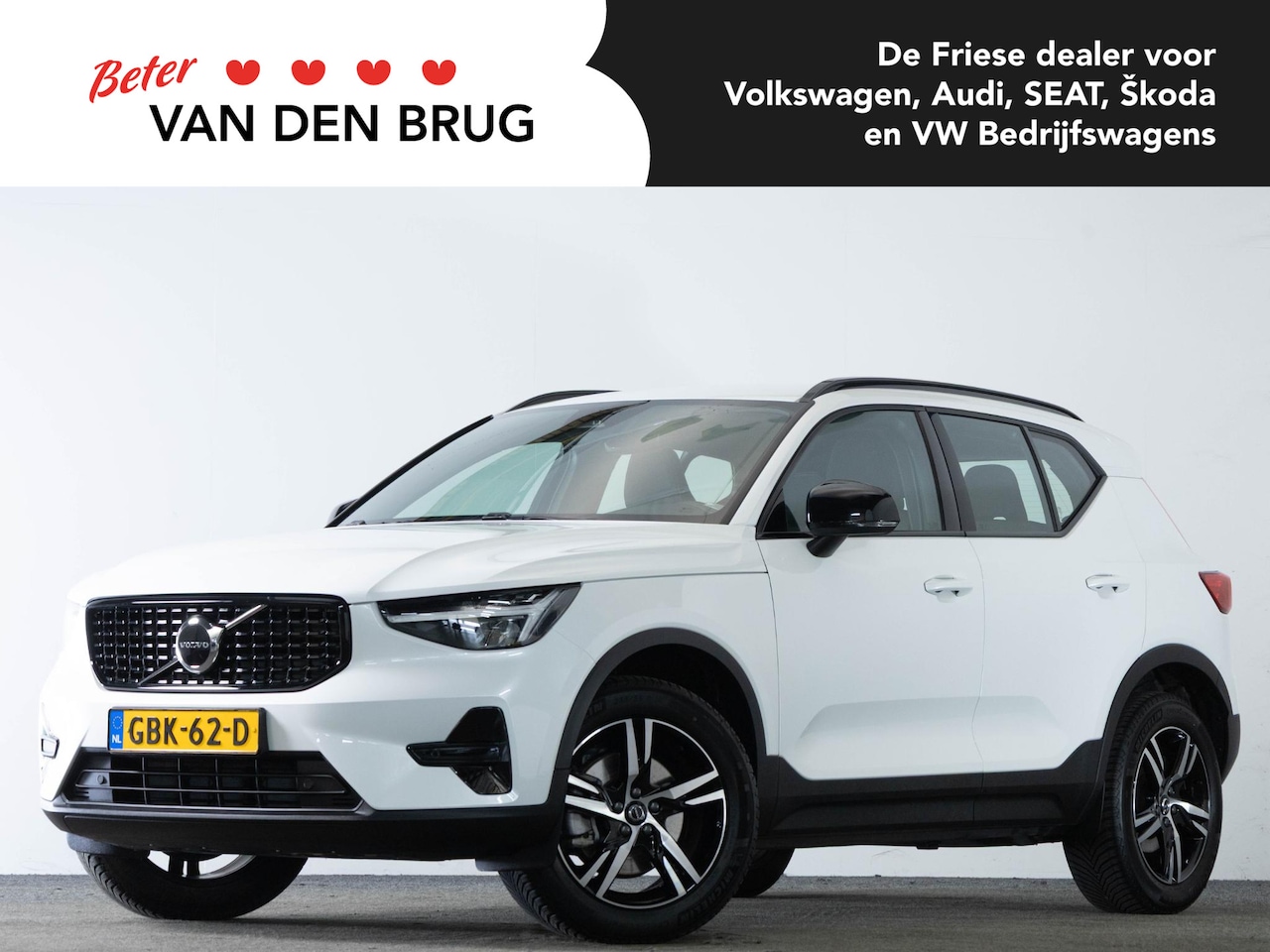 Volvo XC40 - AUTOMAAT 2.0 B4 197 PK Plus Dark | LED | Harman/Kardon Audio | Trekhaak | Kyeless | Achter - AutoWereld.nl