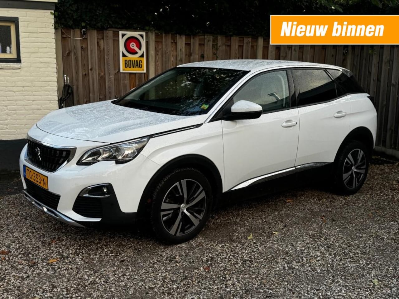 Peugeot 3008 - 1.2 PURETECH ALLURE automaat trekhaak - AutoWereld.nl