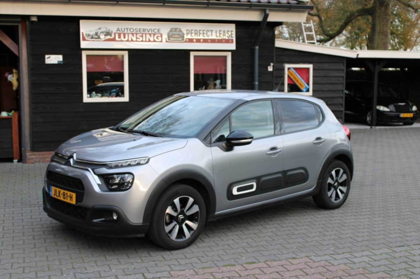 Citroën C3 - 1.2 PureTech Shine - Carplay Navi DAB Stoelverwarming 24.000 KM - AutoWereld.nl