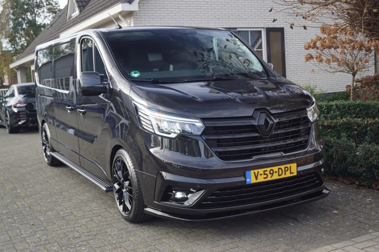 Renault Trafic - 2.0 dCi 130 T30 L2H1 Luxe Full Black/19inch/Keyless/Vol Opties/Clima/Camera - AutoWereld.nl