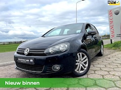 Volkswagen Golf - 1.4 TSI Highline NAP Automaat Airco-Scherm-Navi-Park Sensoren-Trekhaak
