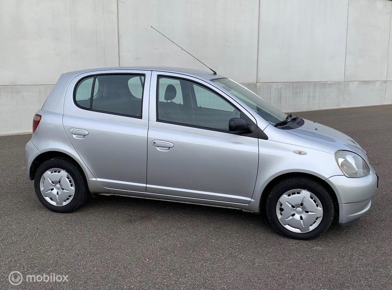 Toyota Yaris - 1.3 16V VVT-i 5-DEURS AIRCO DEALER ONDERHOUDEN - AutoWereld.nl