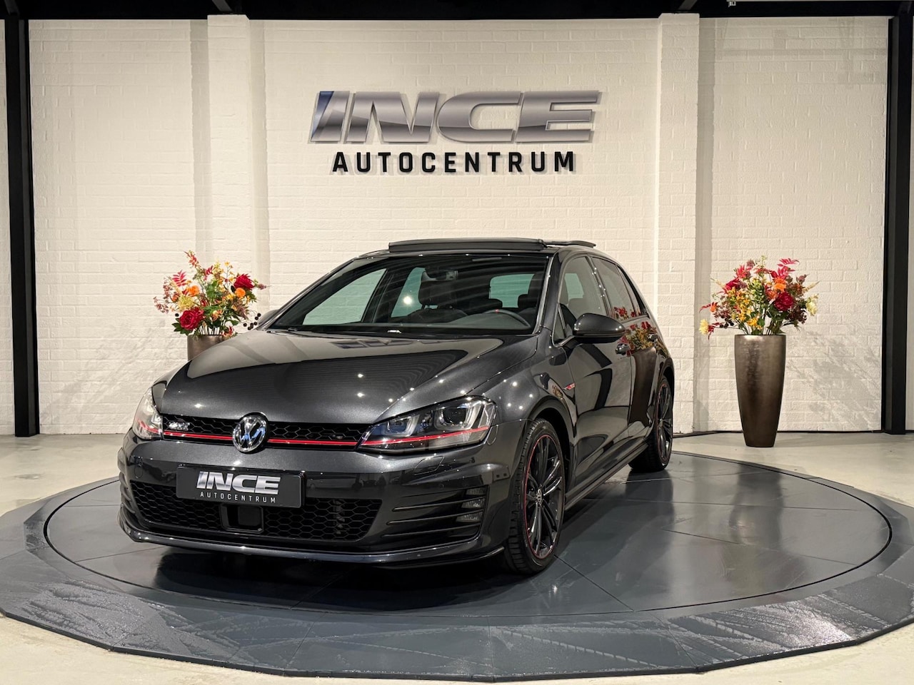 Volkswagen Golf - 2.0 TSI GTI | ACC | PANO | NAVI - AutoWereld.nl