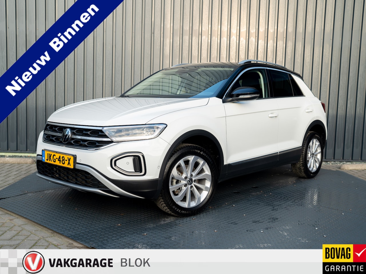 Volkswagen T-Roc - 1.5 TSI 150Pk DSG Style | Trekhaak afnb. | IQ Light | Allseason banden | Prijs Rijklaar!! - AutoWereld.nl