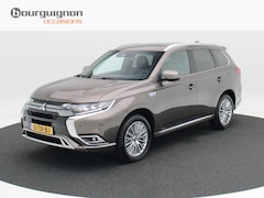 Mitsubishi Outlander - 2.4 PHEV S-Edition 135 Pk Automaat | Trekhaak | Panoramadak | 360° Camera | Volledig Zwart