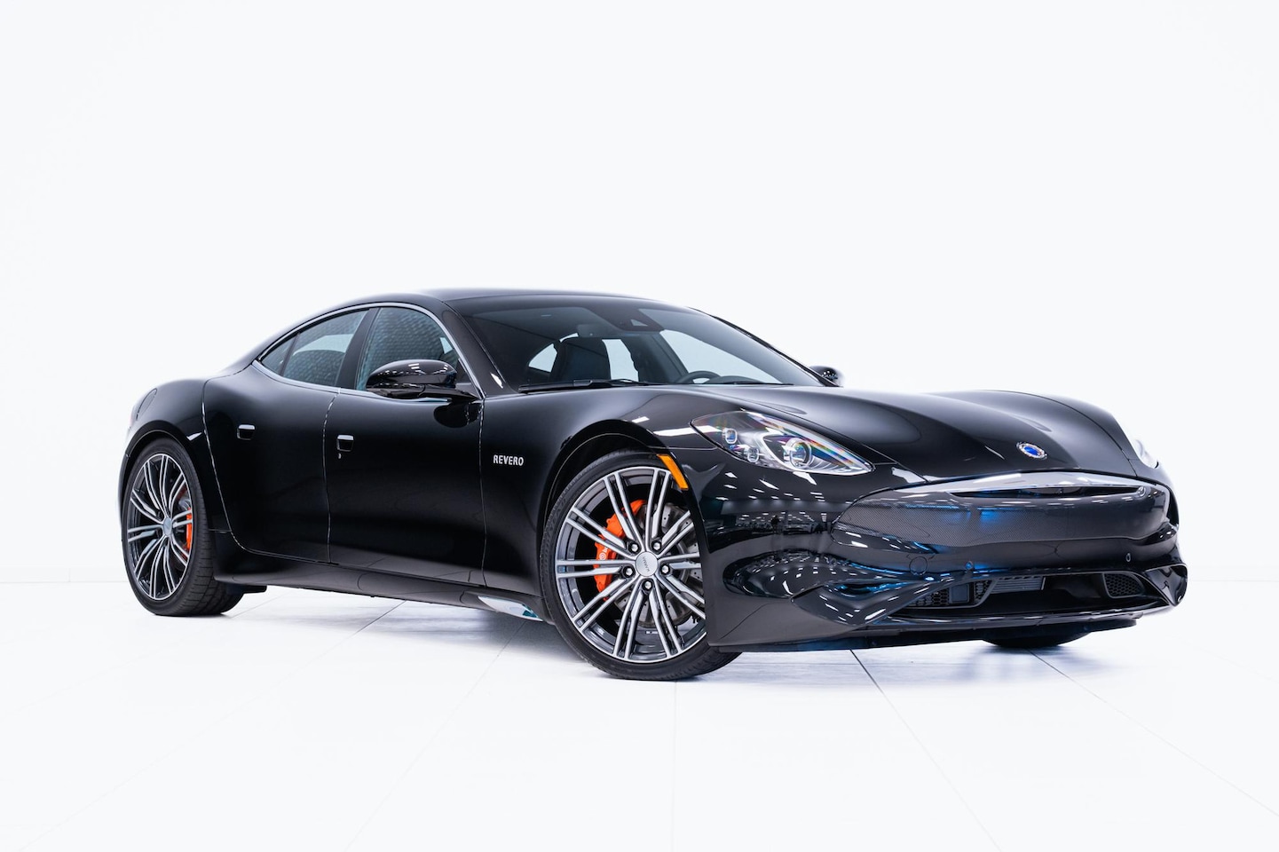 Karma Revero - New Car MY25 Brembo Carbon Fibre Exterior & Interior - AutoWereld.nl