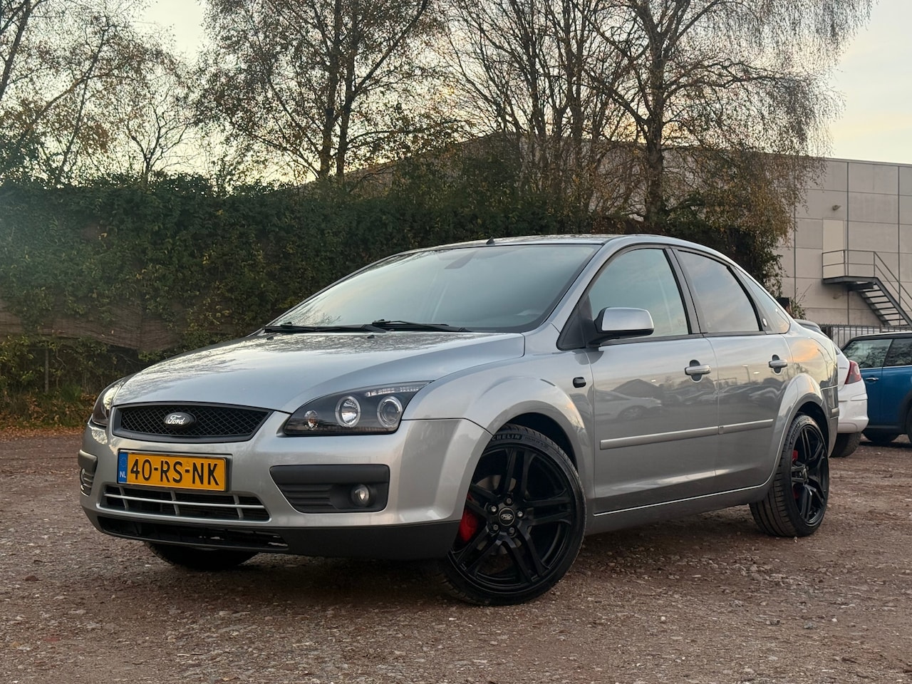 Ford Focus - 1.6-16V Ghia/ AUTOMAAT/ SCHERM - AutoWereld.nl