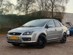 Ford Focus - 1.6-16V Ghia/ AUTOMAAT/ SCHERM