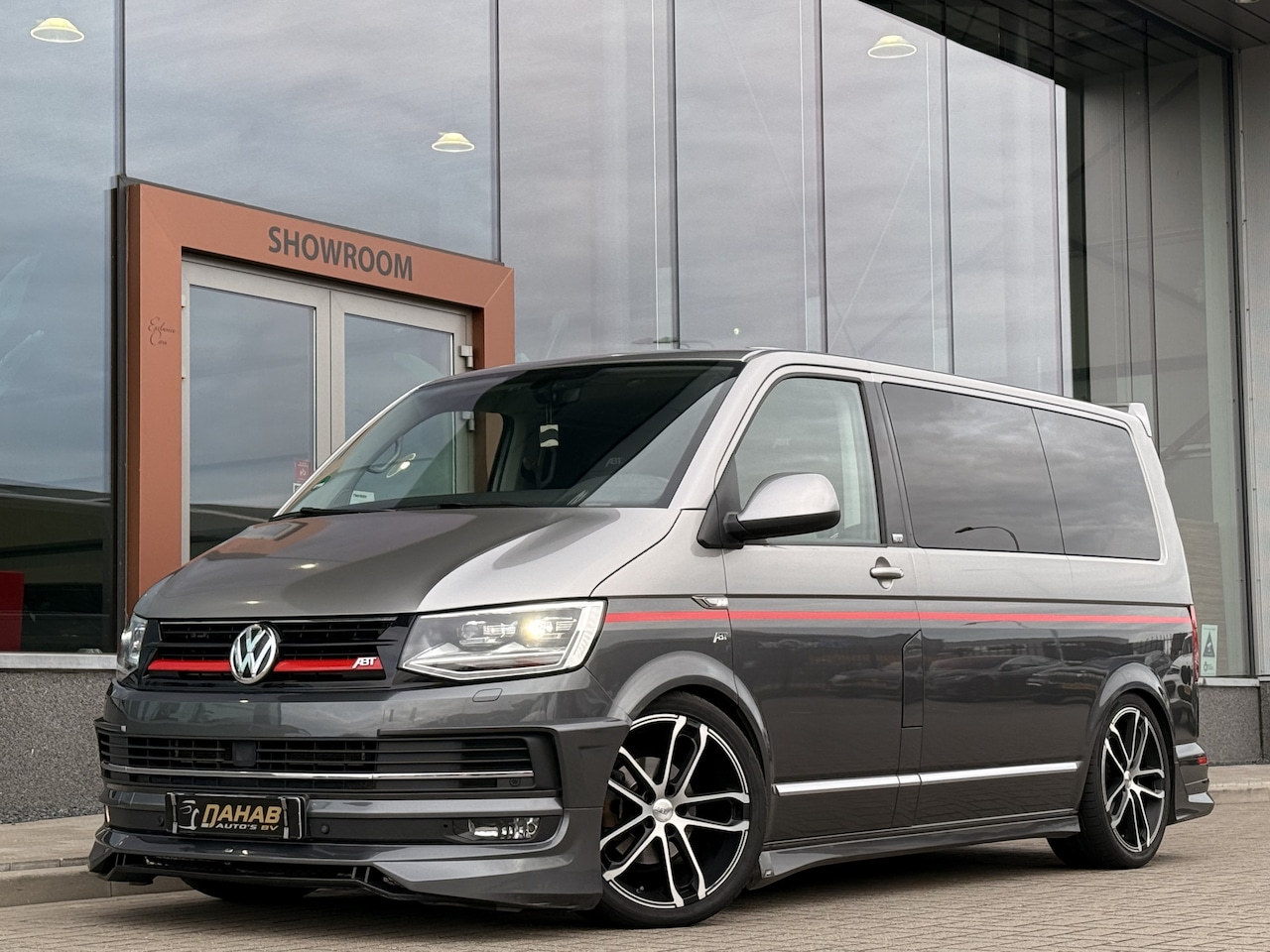 Volkswagen Transporter Multivan - 2.0 TDI L2H1 120 Years ABT Edition | 7p | ABT Bodykit | ABT Tuning 180PK | Stoelverwarmmin - AutoWereld.nl
