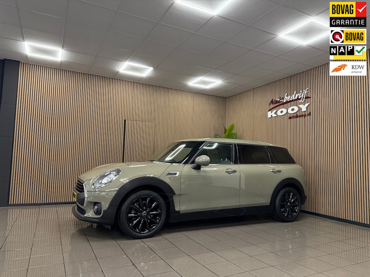 MINI Clubman - Mini 1.5 One Business Edition * Panoramadak / Afn. Trekhaak / Navigatie / NL Auto * - AutoWereld.nl