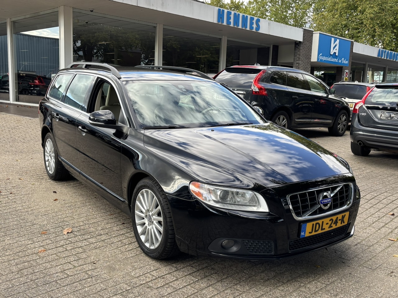 Volvo V70 - 2.5T 231pk Momentum Xenon Stoelverwarming voor & achter - AutoWereld.nl
