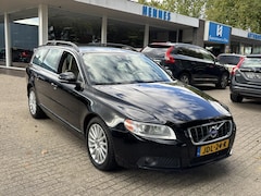 Volvo V70 - 2.5T 231pk Momentum Xenon Stoelverwarming voor & achter