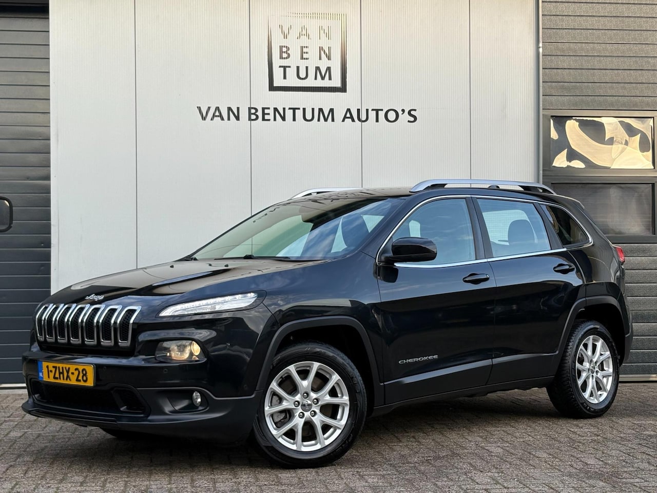 Jeep Cherokee - 2.0D 140pk Longtitude Navi Clima Cruise Trekhaak - AutoWereld.nl