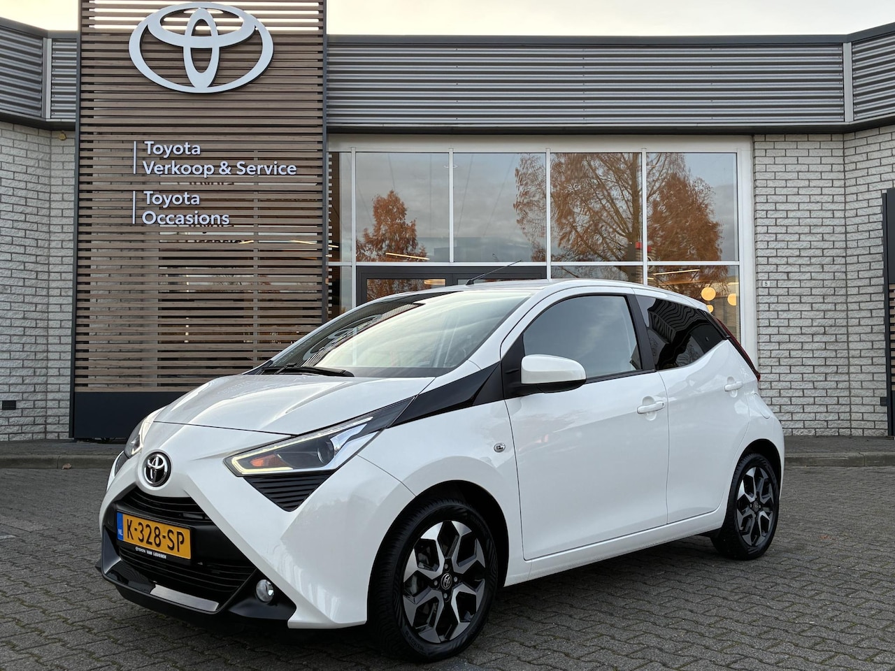 Toyota Aygo X - X-JOY APPLE/ANDROID CLIMA CAMERA 15"LM-VELGEN ALL-SEASON NL-AUTO DEALER-ONDERHOUDEN - AutoWereld.nl