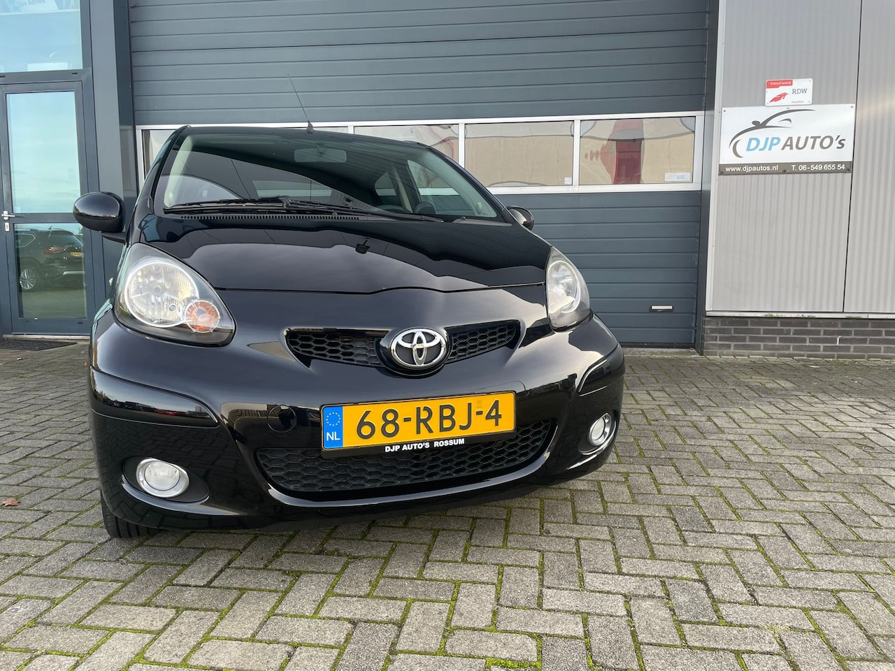 Toyota Aygo - 1.0-12V Dynamic Navigator 5 Deurs Hatchback met o.a. Airco / Navigatie / Privacy glass / LM-velgen Etc! - AutoWereld.nl