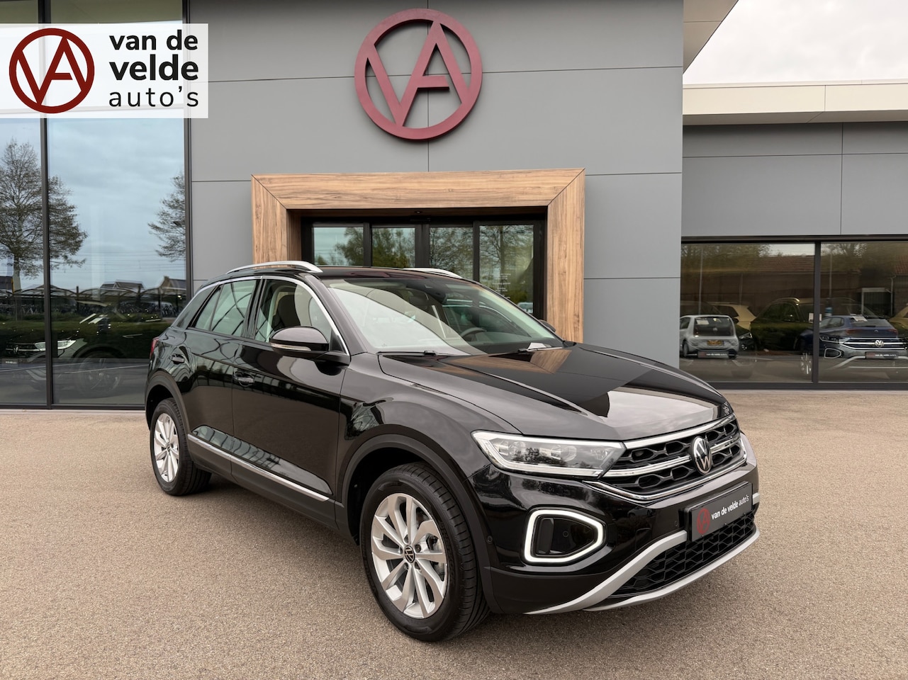Volkswagen T-Roc - 1.5 TSI 150pk DSG Style | Dode hoek | Camera | Keyless | Elek. Achterklep | Rijklaar incl. - AutoWereld.nl