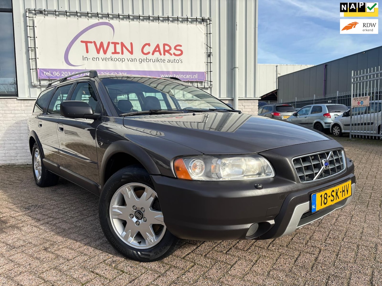 Volvo XC70 - 2.5 T Summum LEER AIRCO YOUNGTIMER - AutoWereld.nl