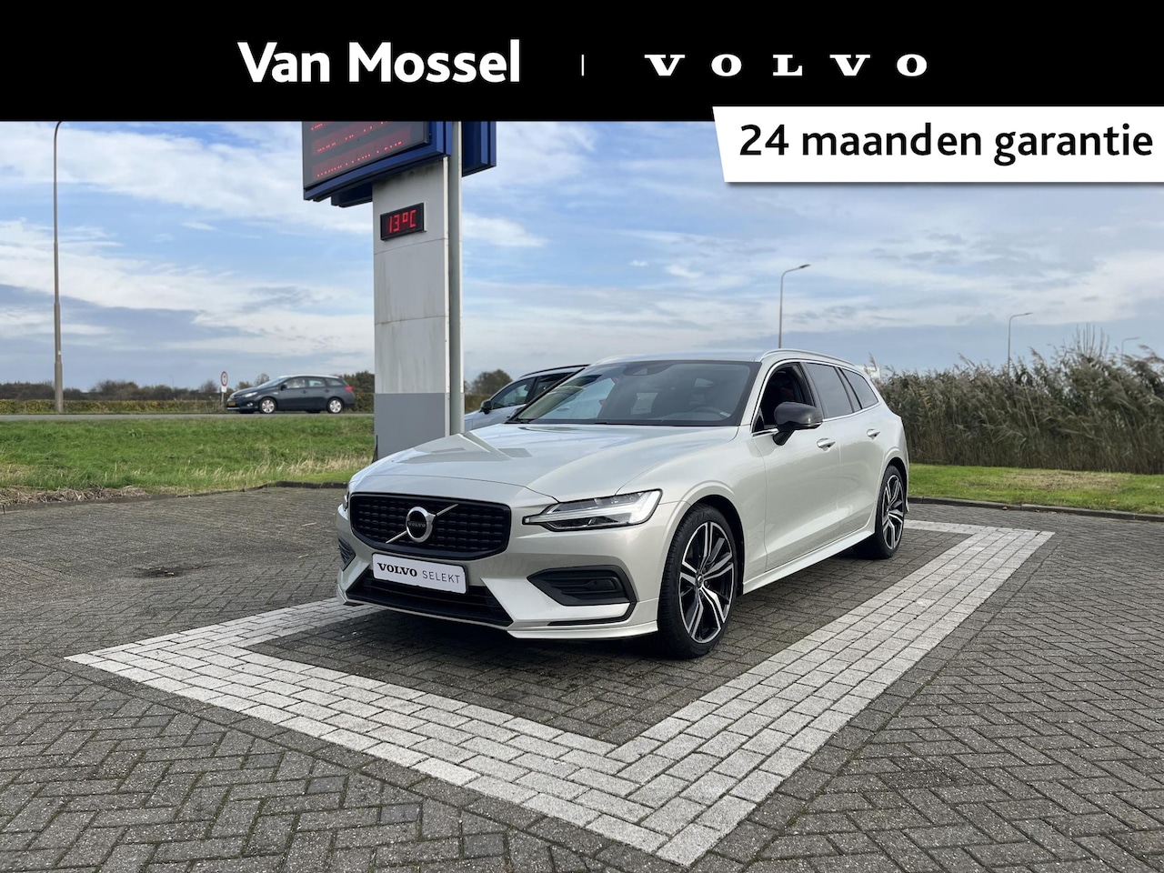 Volvo V60 - B4 Momentum Business | Getinte Ramen | Stoelverwarming | 18 inch | Trekhaak | - AutoWereld.nl