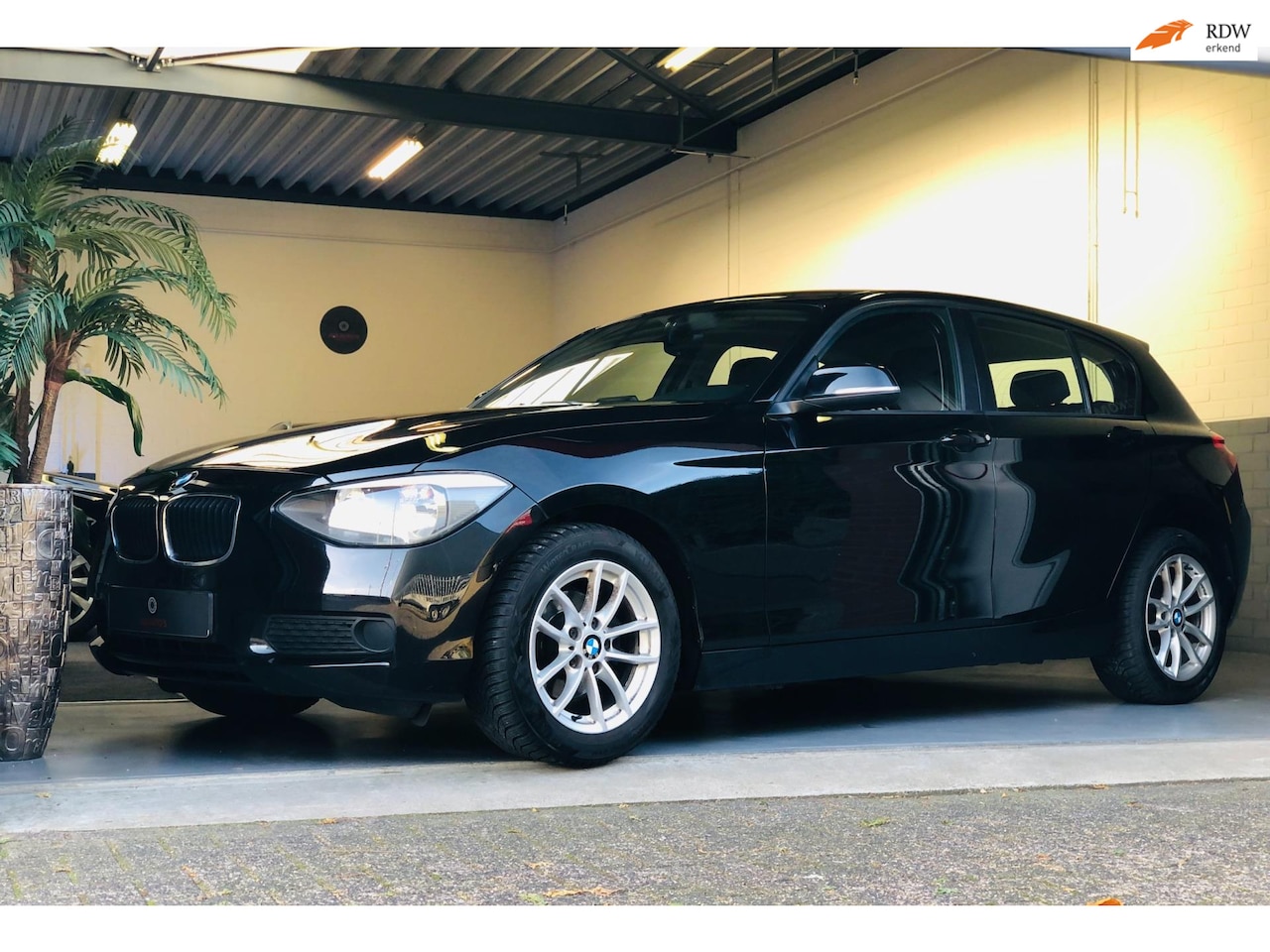 BMW 1-serie - 116i Sport 136pk/PDC/Stoelverw/USB/5DRS - AutoWereld.nl