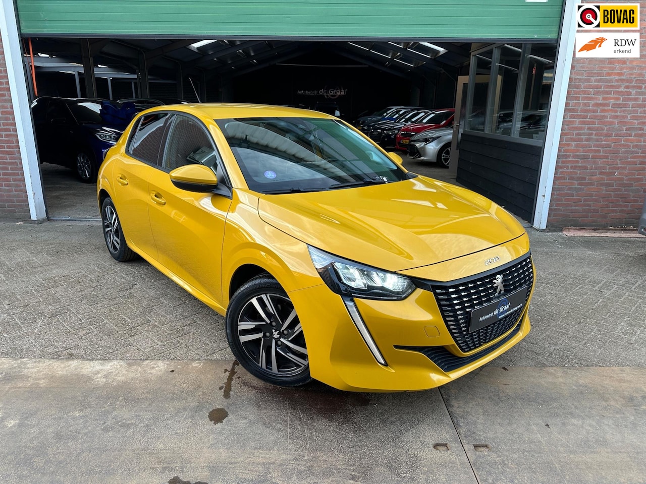 Peugeot 208 - 1.2 PureTech Allure AUTOMAAT|CRUISE/PDC/NAVI/LED - AutoWereld.nl