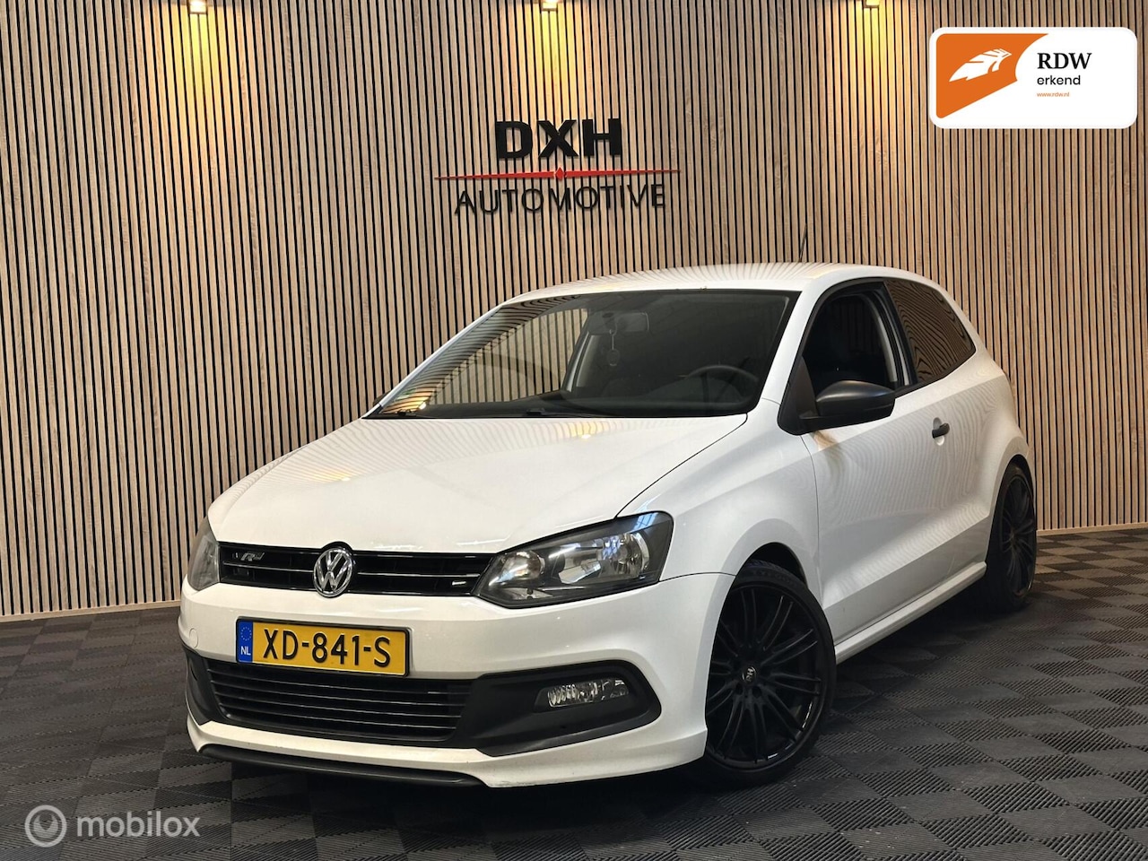 Volkswagen Polo - 1.2 R-Line APK26/8/26 CARPLAY AIRCO BLUETH - AutoWereld.nl