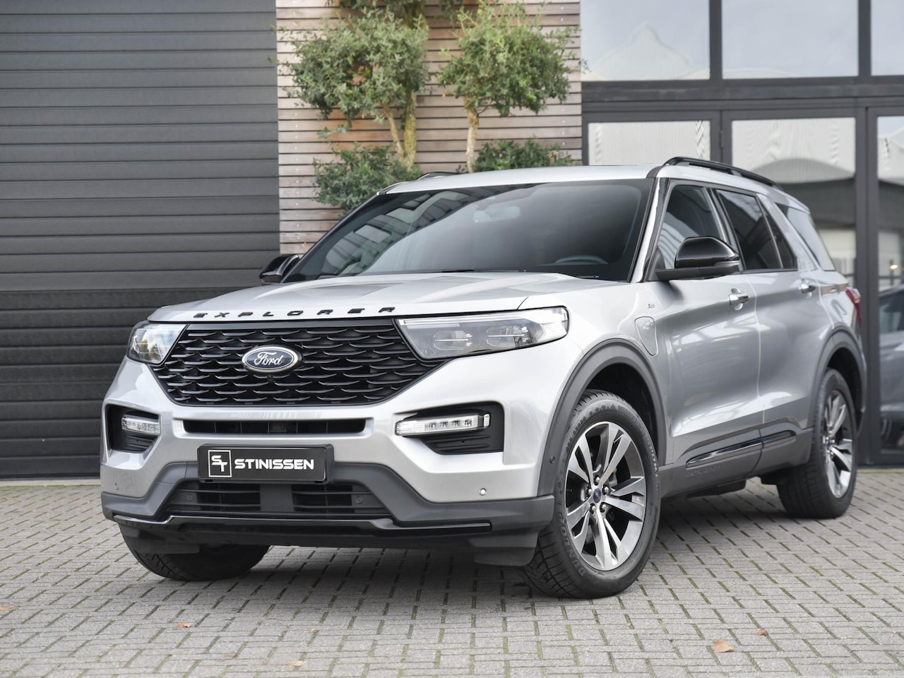Ford Explorer - 3.0 V6 EcoBoost PHEV ST-Line / Panoramdak / Afneembare Trekhaak / Bang & Olufson / 7 perso - AutoWereld.nl