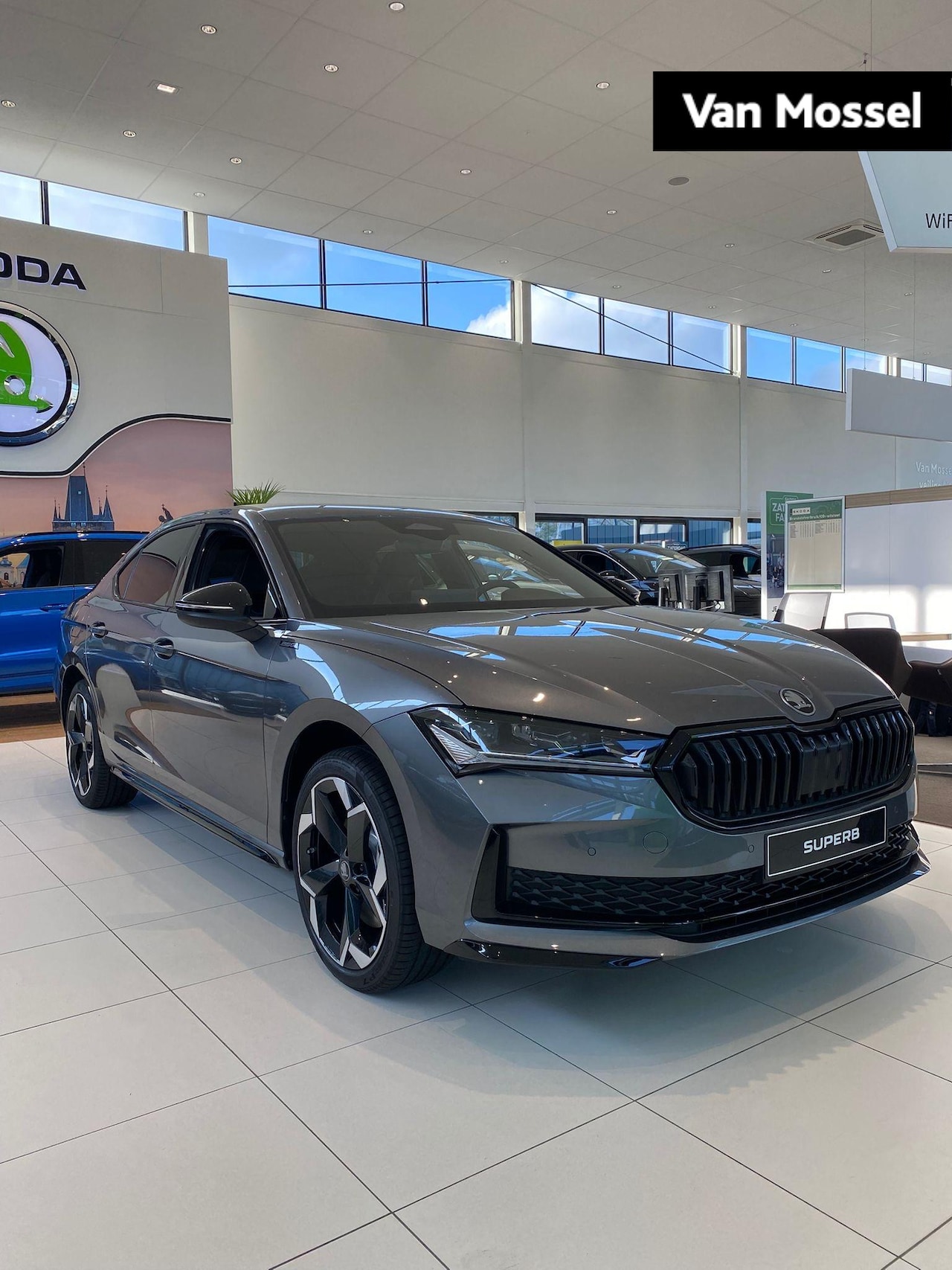 Skoda Superb - 1.5 TSI PHEV Sportline Business 204 PK | Hatchback | Metallic lak | Lichtmetalen velgen 19 - AutoWereld.nl