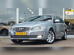 Volvo V70 - 2.0 T4 Polar+ 2e Eigenaar 100% Dealer onderhouden Leer Xenon Opendak Trekhaak