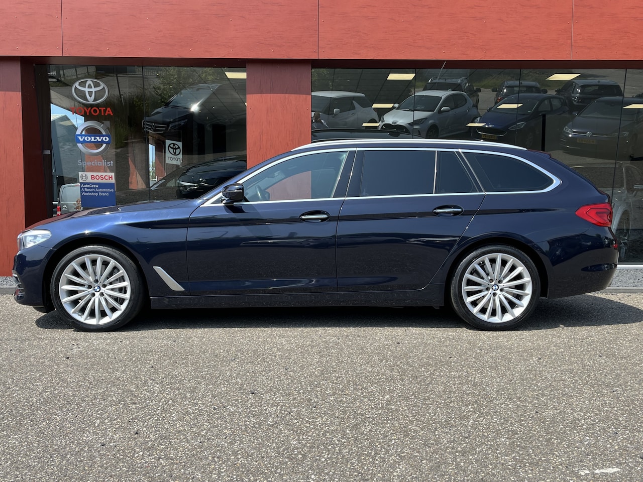 BMW 5-serie Touring - 540i xDrive High Executive Memory AUT. | Navi | Camera | Leer | 19'' LMV | Head-up - AutoWereld.nl