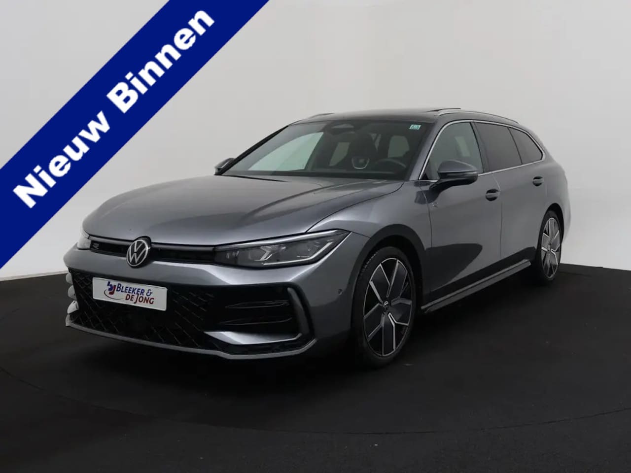 Volkswagen Passat Variant - 1.5 eTSI R-Line Edition 150pk | Pano | IQ.Light | ACC | Ergo active + massage - AutoWereld.nl