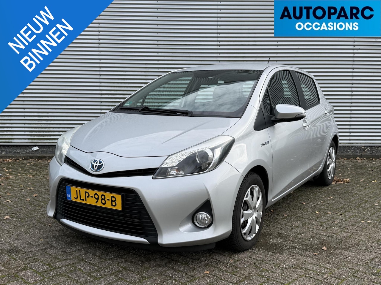 Toyota Yaris - 1.5 Full Hybrid Aspiration 1.5 Full Hybrid Aspiration , AUTOMAAT, AIRCO, 5 DEURS, DEALER ONDERHOUDEN BOEKJES AANWEZIG - AutoWereld.nl