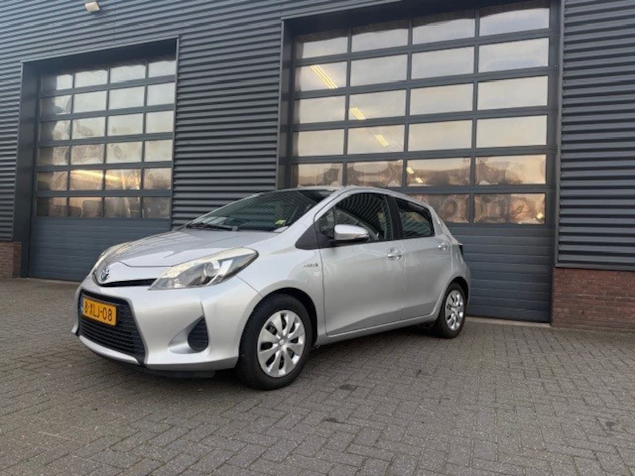 Toyota Yaris - 1.5 Full Hybrid Aspiration Automaat Airco Camera Cruise-Controle - AutoWereld.nl