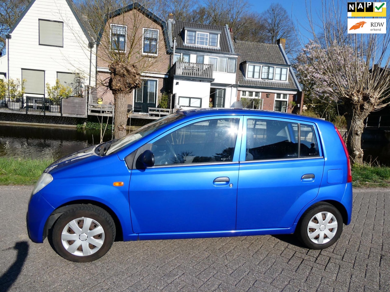 Daihatsu Cuore - 1.0-12V 5-deurs Airco Zuinig Stuurbekr. APK April 2026 - AutoWereld.nl