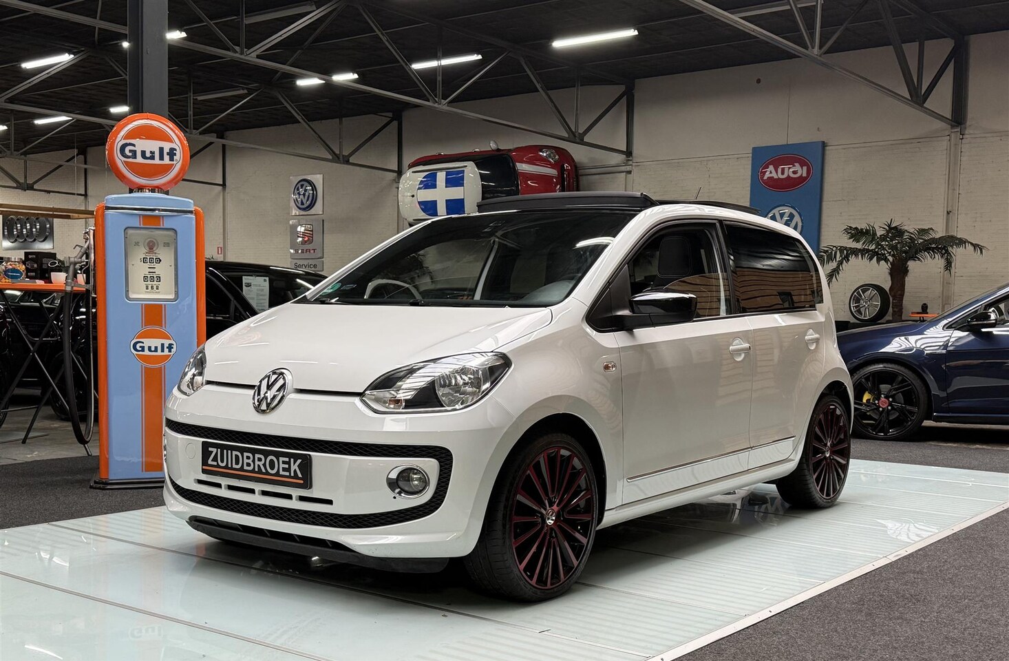 Volkswagen Up! - 1.0 High up! 99DKM!! PANO!! CRUISE!! Stoelverwarming!! - AutoWereld.nl