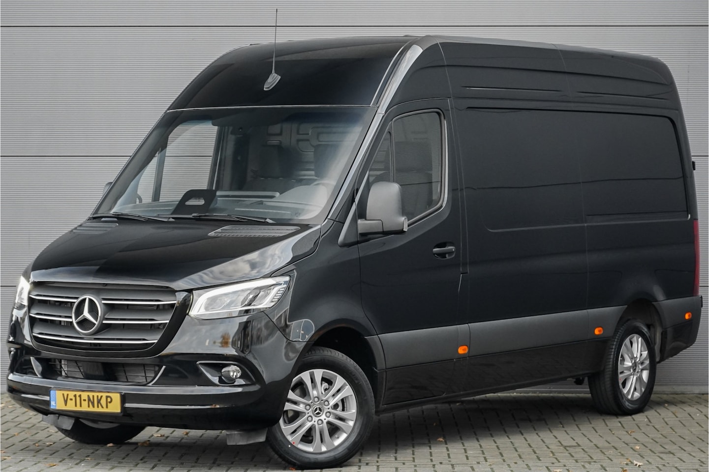 Mercedes-Benz Sprinter - 319 1.9 CDI L2H2 RWD BPM Vrij Distronic Camera LED Navi Trekhaak 3.5T - AutoWereld.nl