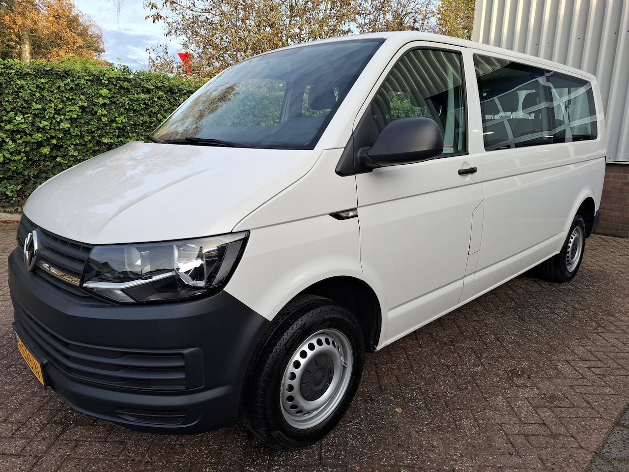 Volkswagen Transporter Kombi - 2.0TSI 25995.- INCL BTW 9-PERSOONS BENZINE 150PK - AutoWereld.nl
