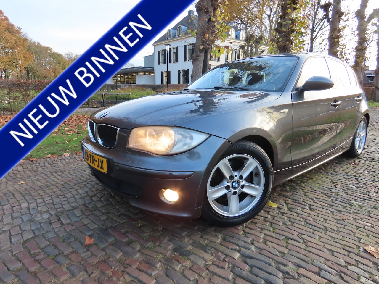 BMW 1-serie - 118i Business Line Airco Cruisecontrol Leer Sportstoelen 5 Drs Pdc 6 Bak Lm Velgen trekhaa - AutoWereld.nl