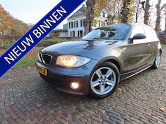 BMW 1-serie - 118i Business Line Airco Cruisecontrol Leer Sportstoelen 5 Drs Pdc 6 Bak Lm Velgen trekhaa