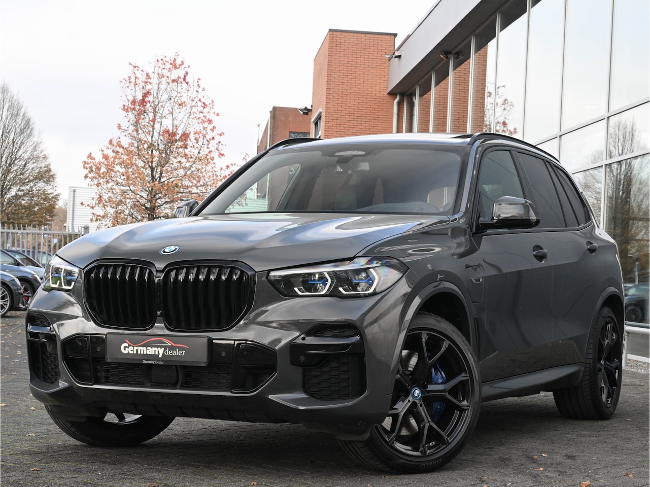 BMW X5 - xDrive45e 394pk M-Sport Lucht Pano Laser HUD 21-Inch Tr-Haak DRAVIT! - AutoWereld.nl
