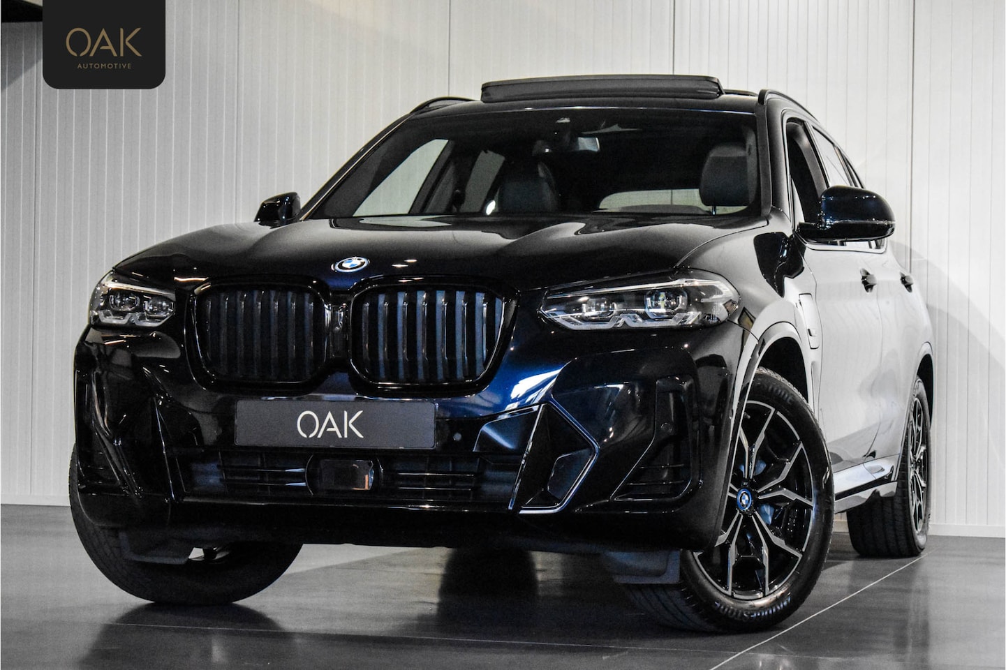 BMW X3 - xDrive30e | M-Sport | Live Cockpit | Panorama | Leder | Memory | Trekhaak | 19"LM | Carbon - AutoWereld.nl