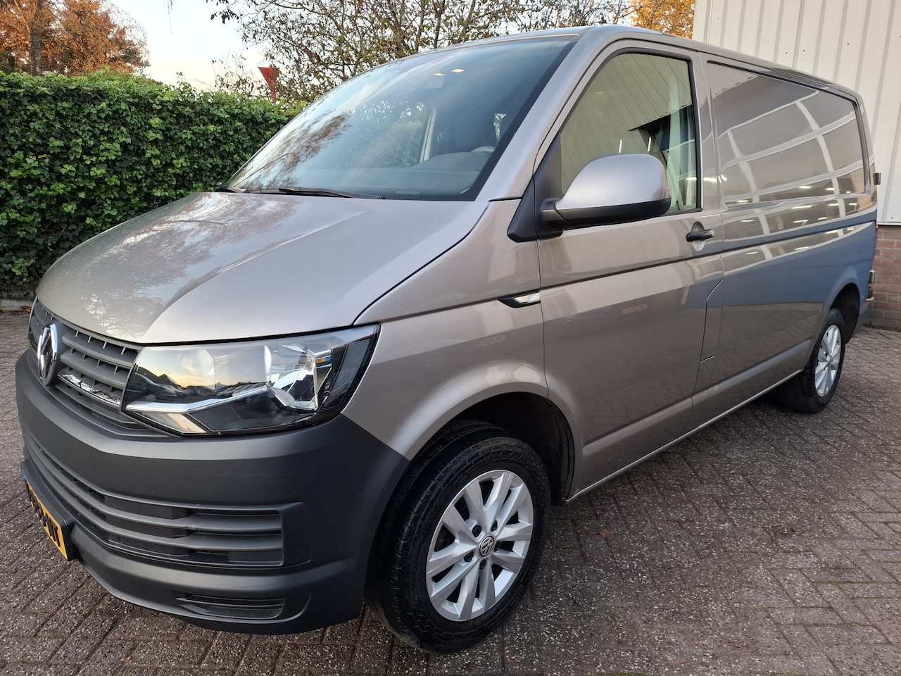 Volkswagen Transporter - 2.0 TDI L1H1 AIRCO/NAVI/PDC.A/3-ZITS 150PK - AutoWereld.nl