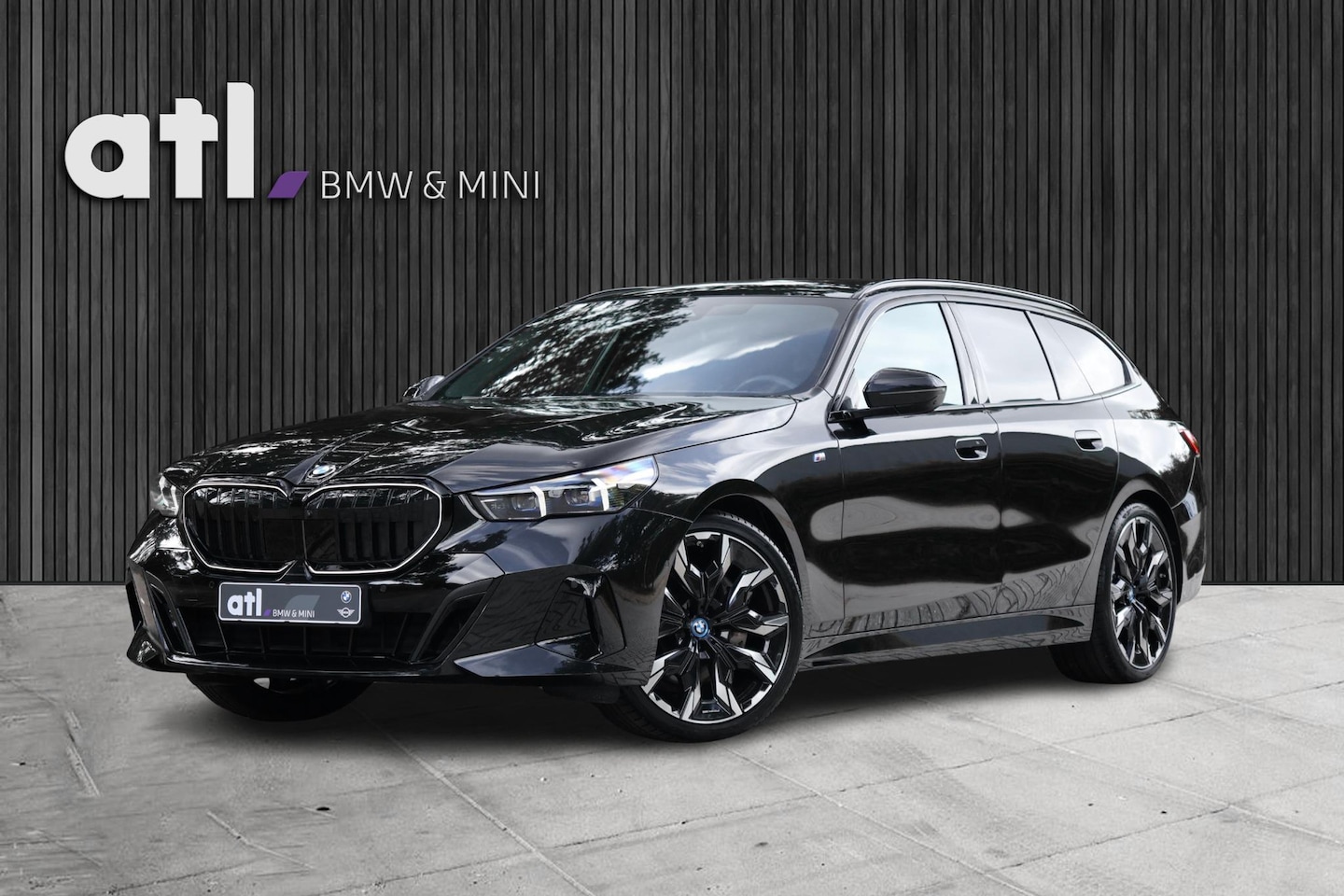 BMW 5-serie Touring - 540d xDrive M-sport | Pano | HUD | Bowers & Wilkins | Keyless | 21" | Iconic Glow | 360 | - AutoWereld.nl