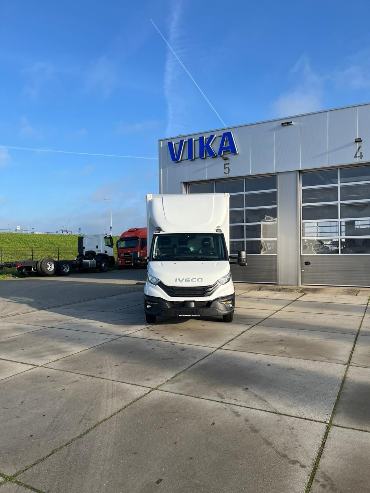 Iveco Daily - 35C18HA8 bakwagen met laadklep (1000 kg.) - AutoWereld.nl
