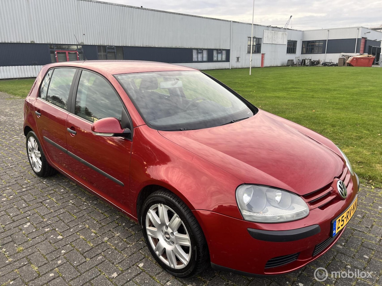 Volkswagen Golf - 1.6 FSI Trendline Automaat / APK / Airco / Navi / Trekhaak / - AutoWereld.nl