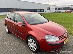 Volkswagen Golf - 1.6 FSI Trendline Automaat / APK / Airco / Navi / Trekhaak /