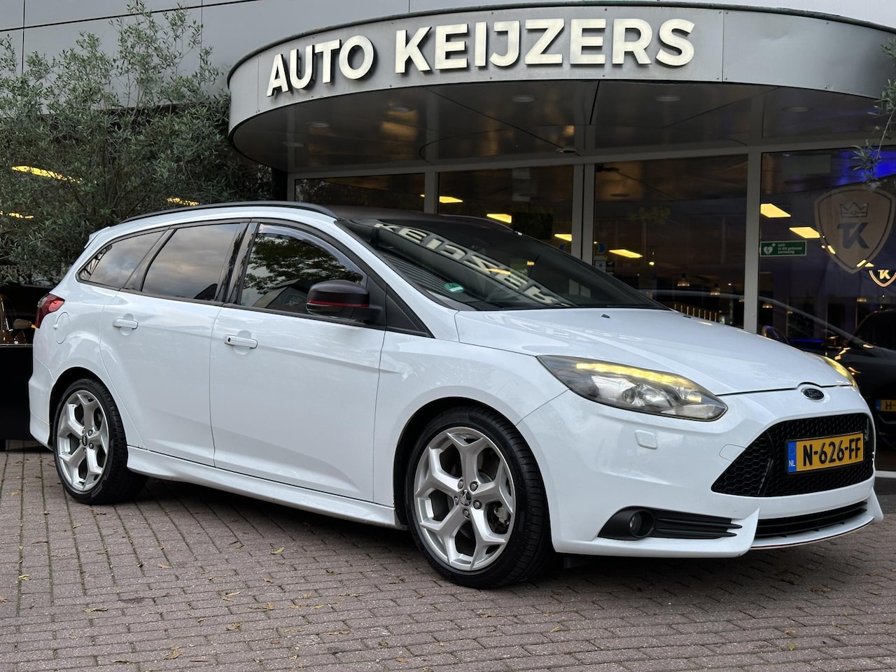Ford Focus Wagon - 2.0 EcoBoost ST-2 Recaro Stoelverw. Cruise Clima Keyless 18''LM 250 PK! - AutoWereld.nl